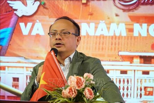 Chủ tịch Liên hiệp các tổ chức người Việt Nam tại LB Nga Đỗ Xuân Hoàng phát biểu về ý nghĩa của ngày 30/4.
