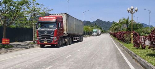 Tại Cao Bằng, Hải quan cửa khẩu quốc tế Trà Lĩnh (Chi cục Hải quan khu vực XVI) đã triển khai trực 24/7, đảm bảo xử lý công việc kịp thời, thông quan thông suốt, không để xảy ra ùn tắc trong dịp lễ Giỗ Tổ Hùng Vương và 30/4 - 1/5.