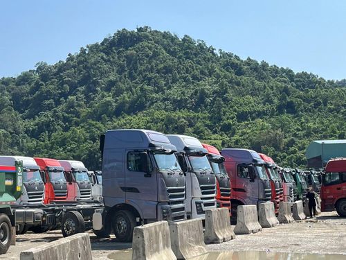 Lượng xe hàng đổ về Cửa khẩu Tân Thanh (tỉnh Lạng Sơn) có xu hướng tăng.