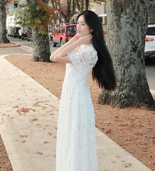 Ý Nhi khoe visual dịu dàng khi ở nước Úc. Ảnh: IGNV
