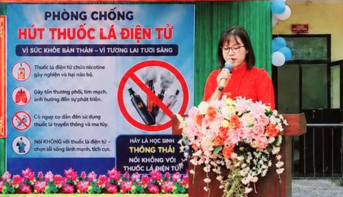 Cô Hoàng Thị Thúy Hằng, Hiệu trưởng nhà trường
