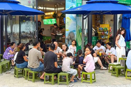 Bên cạnh lưu trú và ẩm thực, các hoạt động như dù lượn trên biển, tham quan bến du thuyền... góp phần gia tăng sức hấp dẫn, kéo dài thời gian lưu trú của du khách.