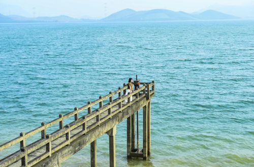 Không chỉ hấp dẫn bởi cảnh sắc, hồ Yên Mỹ còn mang đến cho du khách những trải nghiệm gần gũi với đời sống bản địa. Những hoạt động giản dị nhưng giàu tính trải nghiệm đang dần trở thành “điểm chạm” hấp dẫn với du khách, đặc biệt là giới trẻ ưa khám phá.