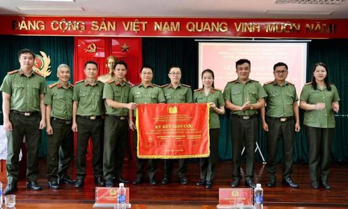 Đảng ủy cơ sở Phòng An ninh mạng và phòng, chống tội phạm sử dụng công nghệ cao, Công an thành phố triển khai phong trào thi đua “Ba nhất”. Ảnh: HÒA KHÁNH