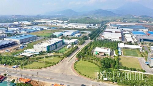 Hạ tầng công nghiệp và giao thông hiện đại tạo xung lực cho cực tăng trưởng mới vùng Đất Tổ. Ảnh: Hạ tầng đồng bộ tại Khu công nghiệp bá Thiện II.