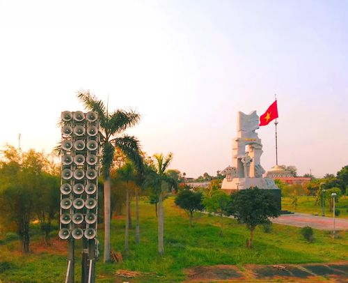Cụm loa phóng thanh của Đài Truyền thanh Vĩnh Linh-vũ khí đấu tranh trên mặt trận tư tưởng trong những năm đất nước chia cắt 2 miền - nay được trưng bày bên bờ bắc sông Bến Hải - Ảnh: P.X.D