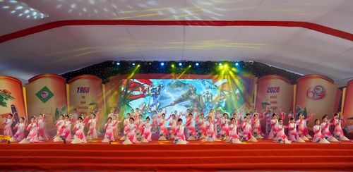 Một tiết mục văn nghệ chào mừng tại lễ kỷ niệm - Ảnh: N.H