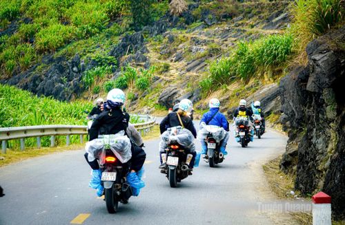 Du khách đổ dồn lên Cao nguyên đá trong 2 ngày nghỉ lể.