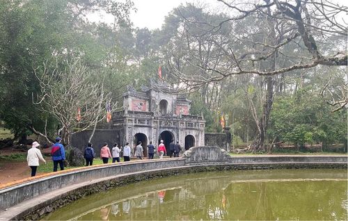Cảnh quan chùa Huế ẩn chứa giá trị kiến trúc và triết lý sâu sắc. Ảnh: Huy Khánh 