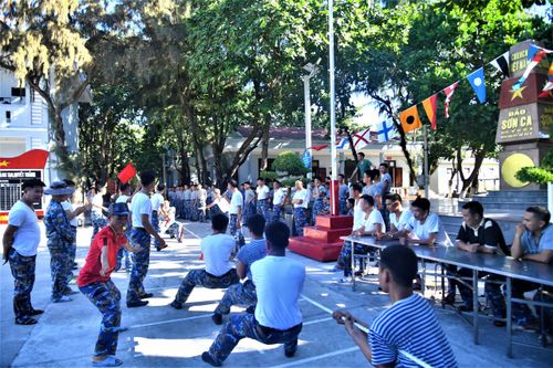 Các hoạt động văn hóa, thể thao, hướng về ngày lễ lớn, tạo không khí đoàn kết, gắn bó, tiếp thêm động lực cho cán bộ, chiến sĩ hoàn thành tốt nhiệm vụ.