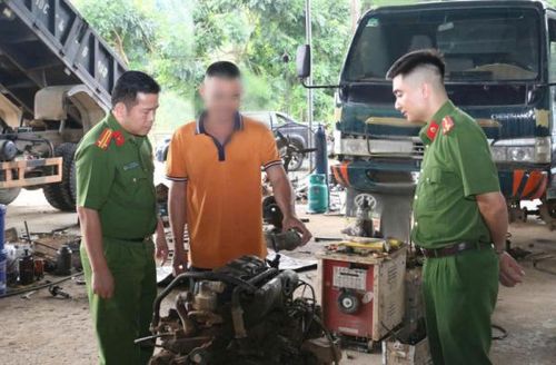 Công an xã Luận Thành hỗ trợ anh D vay vốn làm ăn, phát triển kinh tế.