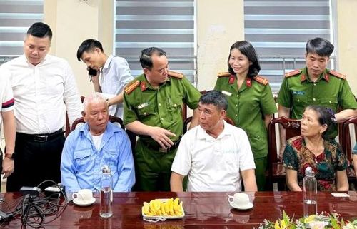 Công an Hà Tĩnh tổ chức thu nhận mẫu ADN của thân nhân liệt sĩ.