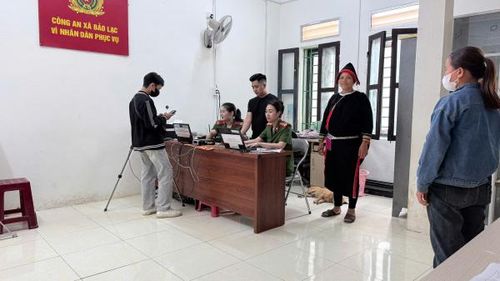 Từ 20/4 đến 30/4, Công an xã Bảo Lạc đã thu nhận 1.190 hồ sơ định danh điện tử mức 2 và 407 hồ sơ cấp thẻ căn cước.