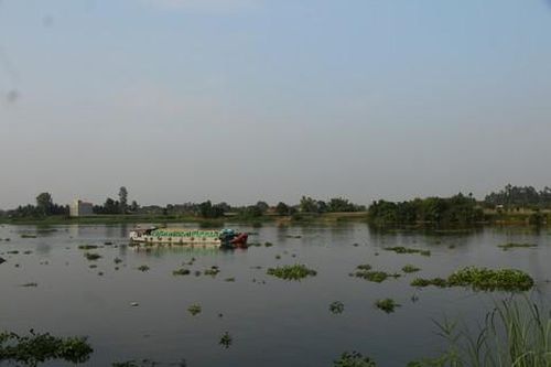 Người miền Tây vận chuyển lúa, nông sản bằng đường thủy góp phần giảm chi phí mức thấp nhất