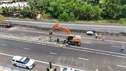 Trong quá trình khai thác, các nhà thầu tiếp tục hoàn thiện các hạng mục còn lại của cao tốc Quảng Ngãi - Hoài Nhơn. Đó là đầu tư hoàn thiện 3 ống hầm giao thông phía đông (trái tuyến), nút giao Đức Phổ (Km1092+640), hệ thống trạm dừng nghỉ; hệ thống giao thông thông minh, kiểm soát tải trọng xe, thu phí tự động và các hạng mục đường gom dân sinh bổ sung.