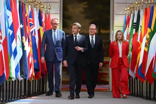  Thủ tướng Đức Friedrich Merz, Tổng thống Pháp Emmanuel Macron, Thủ tướng Anh Keir Starmer và Thủ tướng Italy Giorgia Meloni cùng dự hội nghị ở Paris ngày 17/4. Ảnh: New York Times. 