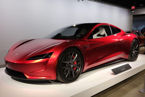 Mẫu xe điện Tesla Roadster một lần nữa lại gây thất vọng cho những ai đặt trước cũng như tín đồ của thương hiệu xe điện này, khi đã gần 10 năm được giới thiệu dưới dạng concept nhưng xe vẫn chưa được sản xuất thương mại.