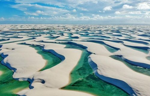 Hàng nghìn hồ nước giữa sa mạc ở Lençóis Maranhenses của Brazil