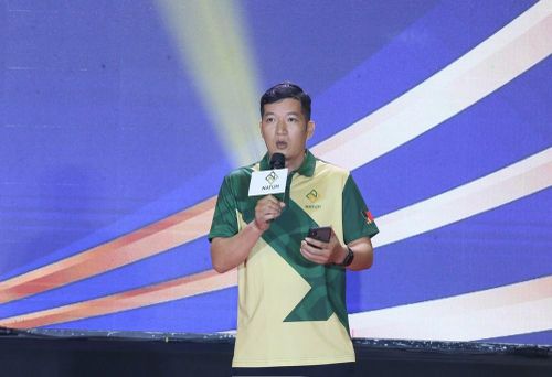 Đại diện cho Tổ trọng tài tuyên thệ