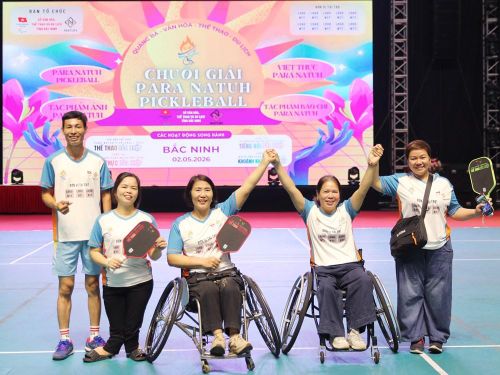 Các VĐV hào hứng bước vào giải đấu