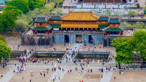 Đông đảo khách du lịch trong và ngoài nước chọn Huế làm điểm đến mùa lễ.
