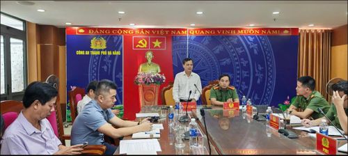 Phó Giám đốc Sở Khoa học và Công nghệ TP Đà Nẵng Trần Ngọc Thạch trao đổi về công tác phối hợp, nâng cao hiệu quả nhiệm vụ công tác của 2 đơn vị.