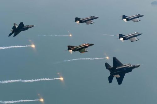 Mục tiêu ban đầu Seoul khởi xướng sáng kiến KF-21 Boramae là nhằm thay thế phi đội F-4 và F-5 do Mỹ phát triển trước năm 2030. Và họ đạt được điều này khá sớm. Theo chương trình này, KAI dự kiến sẽ phát triển tới 120 máy bay chiến đấu, với thời hạn hoàn thành đơn đặt hàng trước cuối thập kỷ này.