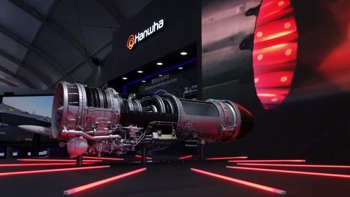 Hệ thống đẩy đó cho phép máy bay phản lực đạt tốc độ tối đa Mach 1.8 (2.223 km/giờ), tầm bay 1.500 hải lý (2.778 km hoặc 1.726 dặm) và độ cao lên đến 16.700 mét (54.790 feet).