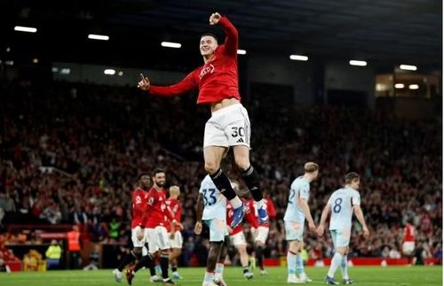 Cũng theo Chat GPT, trận so tài giữa Man United và Liverpool cũng có thể sẽ kết thúc với tỷ số 1-1 nếu hai đội thi đấu với thế trận chặt chẽ. Ảnh: Reuters.