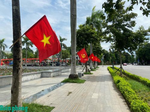 Sau 51 năm giải phóng Sài Gòn, non sông thu về một mối, dưới sự lãnh đạo của Đảng, đất nước ta đã đạt được nhiều thành tựu quan trọng, tạo dựng thế và lực mới, nâng cao vị thế trên trường quốc tế. Ảnh: Bích Nguyên
