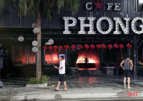 Thời điểm xảy ra cháy, quán đang đóng cửa.