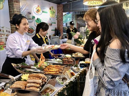 Lễ hội hấp dẫn giới trẻ "săn" món ngon đặc sản địa phương tại khu du lịch Văn Thánh, phường Thạnh Mỹ Tây, Thành phố Hồ Chí Minh, Lễ hội Văn hóa ẩm thực, món ngon Saigontourist Group 2026 với chủ đề “Kết nối tinh hoa văn hóa ẩm thực Việt Nam”, ngày 26/3/2026. Ảnh: Mỹ Phương/TTXVN