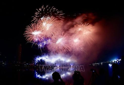 Màn trình diễn pháo hoa của đội Phần Lan tại Lễ hội Pháo hoa Quốc tế Đà Nẵng - DIFF 2025. Ảnh: Trần Lê Lâm/TTXVN