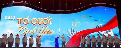 Chương trình nghệ thuật tại Gala nghệ thuật “Tổ quốc bình yên” do Bộ Công an phối hợp với thành phố Đà Nẵng tổ chức.