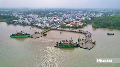 Bến phà Cát Lái đầu mối giao thông thủy huyết mạch kết nối Đồng Nai với Tp.HCM, mỗi ngày vận chuyển hàng chục nghìn lượt phương tiện, giữ vai trò quan trọng trong chuỗi lưu thông hàng hóa và kết nối liên vùng.