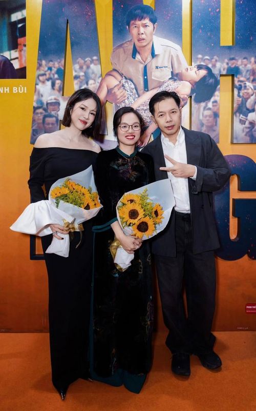 Lê Phương cùng đạo diễn Thạch Thảo và Thái Hòa tại buổi ra mắt phim. Ảnh: FBNV
