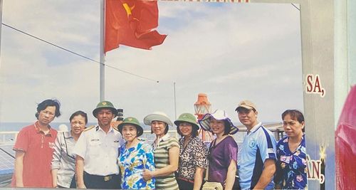 Các thành viên Đoàn công tác trên tàu đi thăm quân và dân huyện đảo Trường Sa.