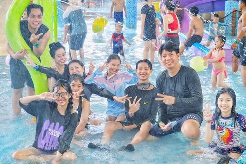 Hay giải tỏa nắng nóng với khu vui chơi giải trí Mikazuki Water Park. Ảnh: Bình An