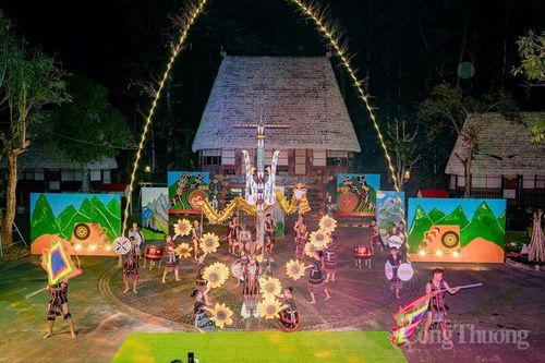 Để chào đón du khách, trong kỳ nghỉ lễ 30/4 - 1/5, Khu du lịch sinh thái Cổng trời Đông Giang tổ chức nhiều hoạt động trải nghiệm văn hóa đồng bào Cơ Tu