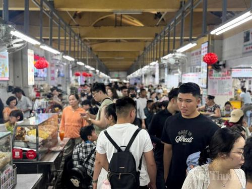 Chợ Cồn, điểm đến về ẩm thực bình dân trong kỳ nghỉ lễ này đón hàng chục nghìn lượt du khách mỗi ngày.