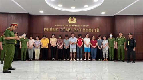 Cơ quan Cảnh sát điều tra Công an TP.HCM tống đạt các quyết định đối với các đối tượng. Ảnh: Cổng thông tin điện tử Bộ Công an.