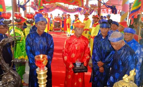  Cung thỉnh thần Nam Hải nhập điện về Lăng Ông Nam Hải. Ảnh: Ngọc Nhuận 