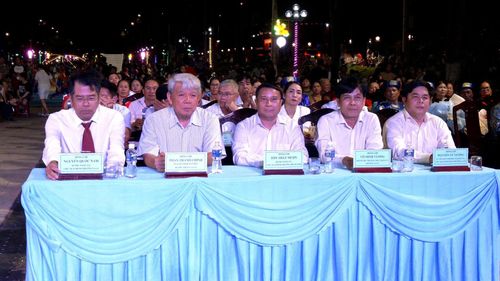 Lãnh đạo phường La Gi và các phường lân cận dự lễ khai mạc