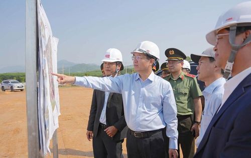UVTW Đảng, Bí thư Thành ủy Nguyễn Đình Trung kiểm tra tiến độ thi công Trường liên cấp ở xã A Lưới 3 trong tháng 3/2026