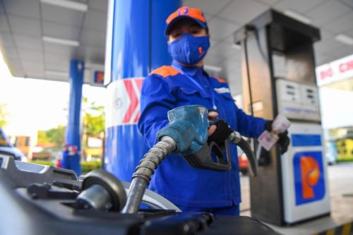Cắt giảm điều kiện kinh doanh xăng dầu, giảm gánh nặng thủ tục cho doanh nghiệp. (Ảnh minh họa).