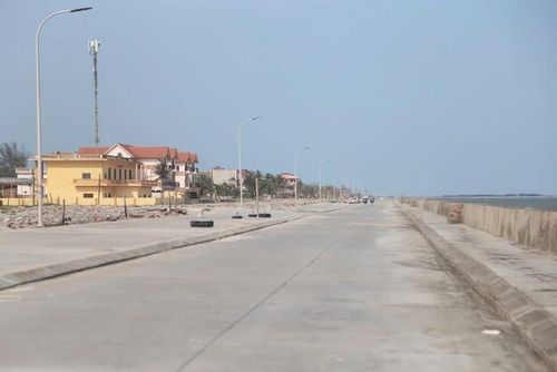 Khu du lịch biển Quất Lâm nổi danh một thời giờ rơi vào cảnh đìu hiu, vắng lặng.