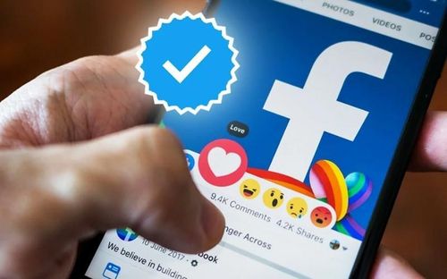 Người dùng Facebook nên xóa ngay các email cấp tích xanh miễn phí.