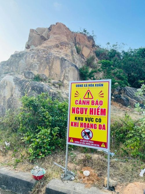 Biển cảnh báo trên tuyến đường ven biển Phước Tân - Bãi Ngà. Ảnh: Thị Xã Đông Hòa Phú Yên.