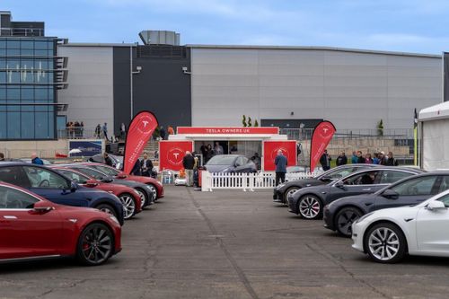 Đà tăng trưởng của Tesla vẫn đối mặt nhiều thách thức. Danh mục sản phẩm của hãng hiện khá hạn chế và đã có phần lỗi thời vốn chỉ gồm 2 mẫu xe chủ lực
