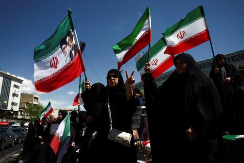 Bế tắc kéo dài khi Mỹ và Iran khác biệt trong yêu cầu tới cách thức đàm phán, đồng thời tiếp tục phong tỏa eo biển Hormuz. Ảnh: Reuters.